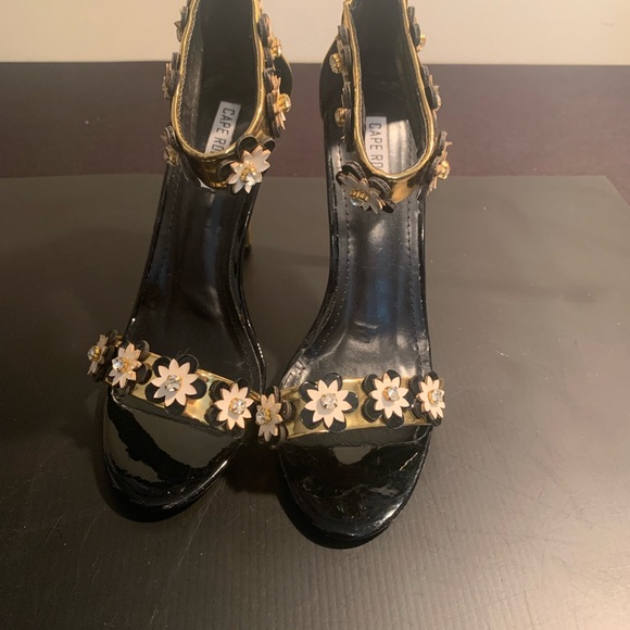 Cape Robbin Gold and Black Floral Heels - Picture 11 of 12
